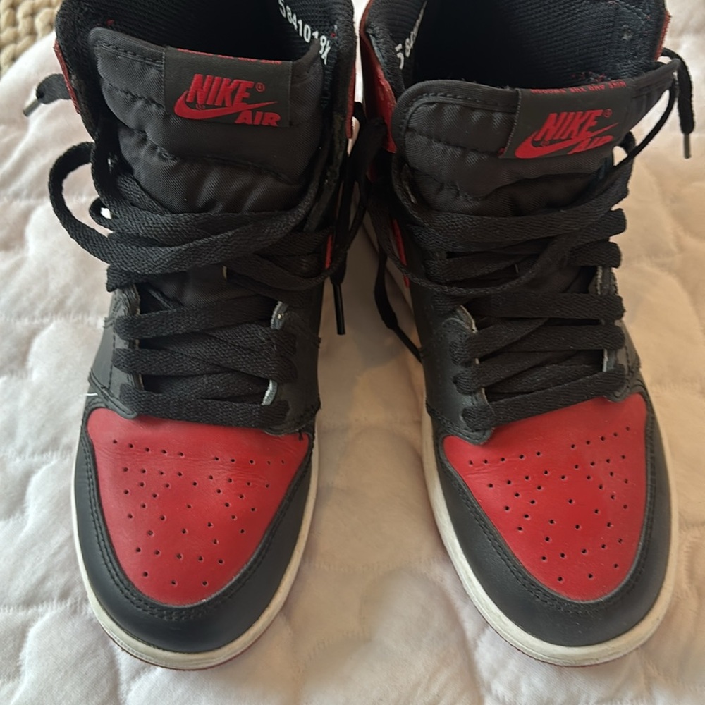 Nike Youth Black and Red Air Jordans Size 6.5 - Picture 8 of 8